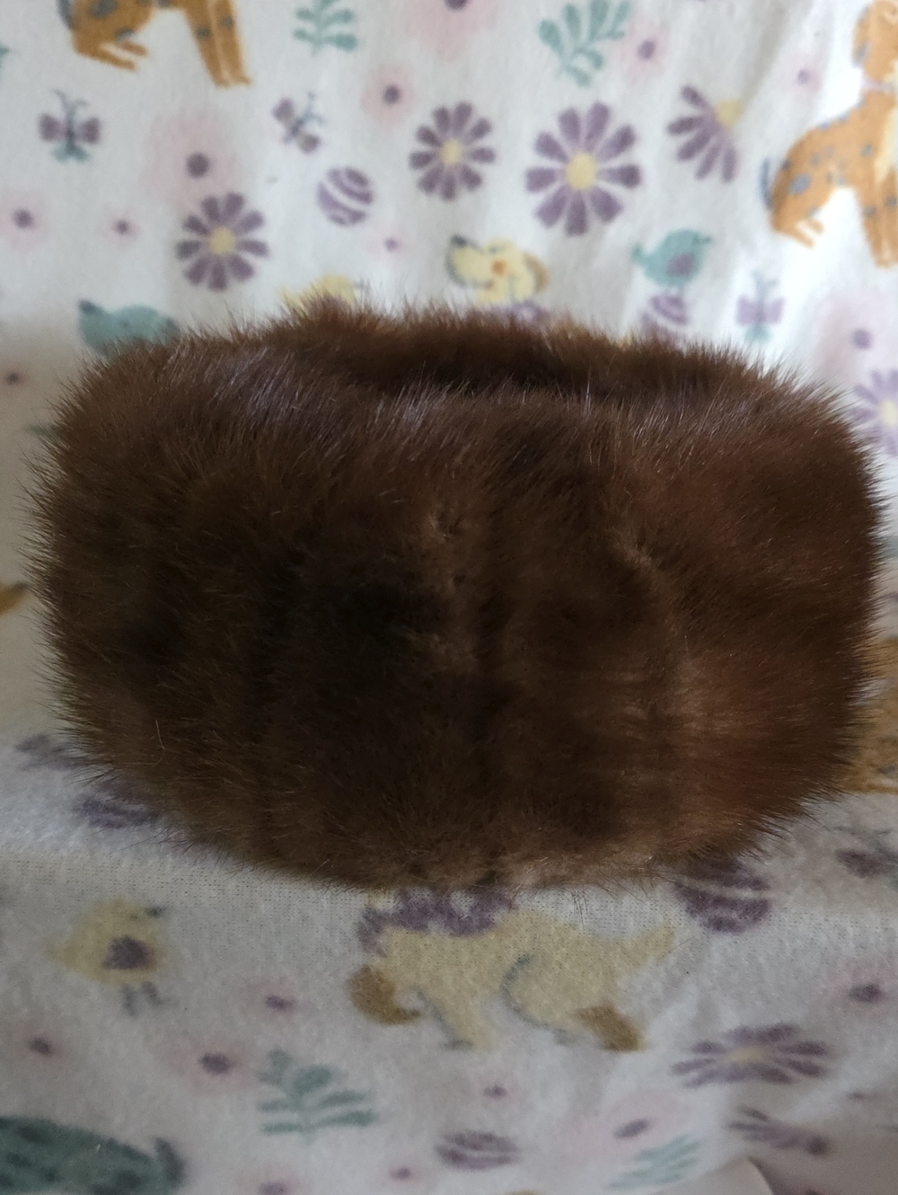 Vintage Brown Genuine Mink fur hat features a classic pillbox silhouette